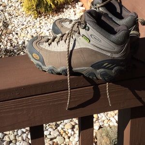 Hiking boots oboz brand